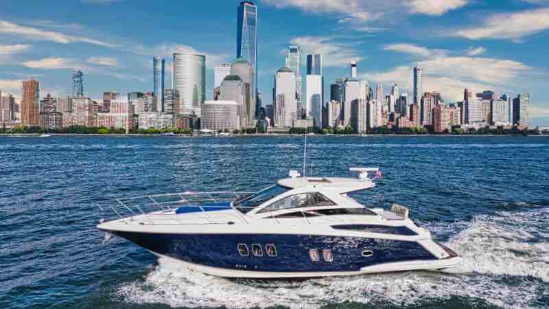 Mini yacht for rent